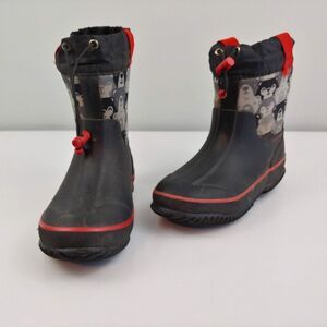 Youth 11/12 Unbranded winter boots black grey bear